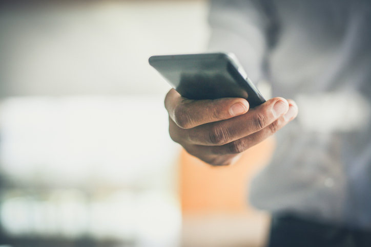 LINEの何げない絵文字には…（写真:iStock）