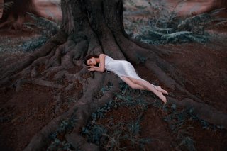 1滴で1週間のストレス解消? 強い女性こそ“涙活”のススメ