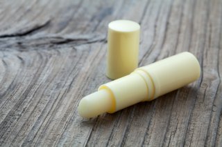 10日でぷるぷる唇に 正しいリップクリームの使い方って？