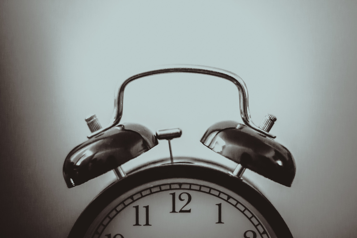 寝坊に気がついた時の絶望感…（写真:iStock）