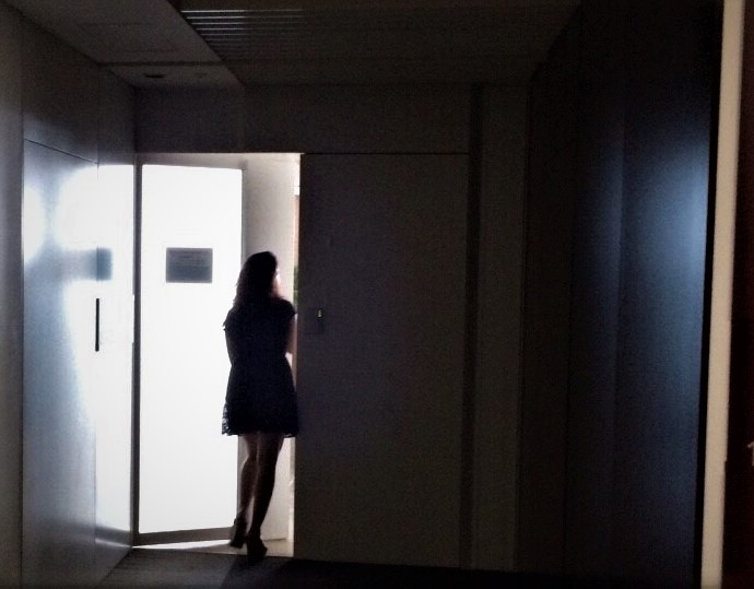 すっきり（？）した後の後ろ姿❤（C）小悪魔ドルチェ寿司