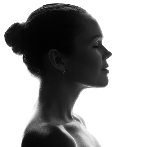 美しいフェイスラインを保つには…（写真:iStock）