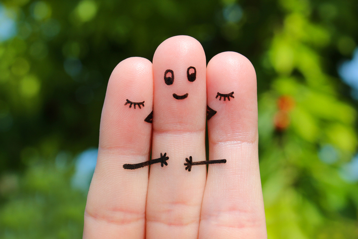 複数のパートナーと…（写真:iStock）