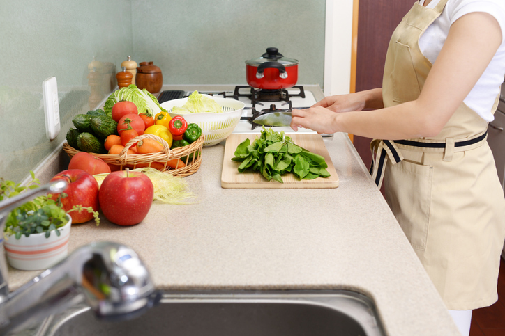 料理と片付けを同時に（写真:iStock）