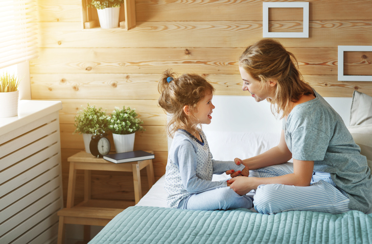 「しりとり」は会話のキャッチボールの練習に最適（写真:iStock）