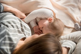 子供が夜に寝てくれない…上手な寝かしつけの方法を教えます