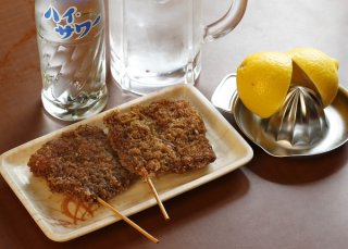 薄切りだから駄菓子感覚でサクサク食べられる「レバカツ」