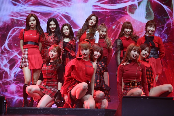 IZ*ONE(アイズワン)（Ｃ）コクハク