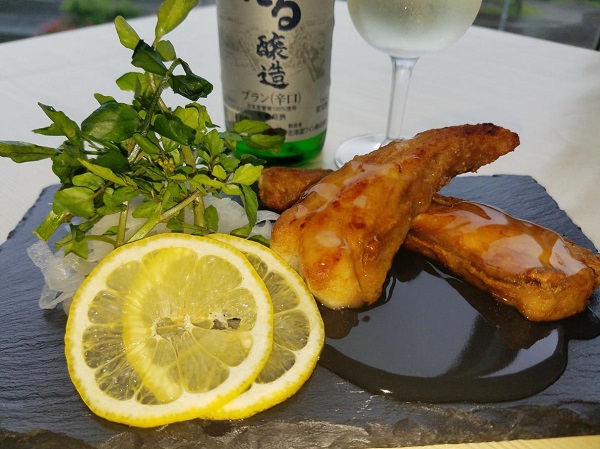 合うお酒＝辛口の白ワイン（Ｃ）コクハク