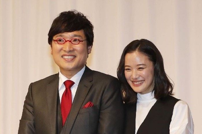 結婚会見での山里亮太と蒼井優（Ｃ）コクハク