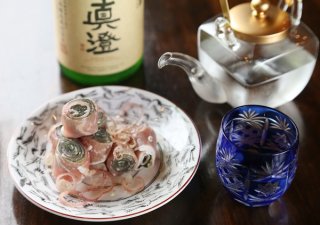 切って巻くだけで出来る“映え”おつまみ「生ハム大葉巻き」