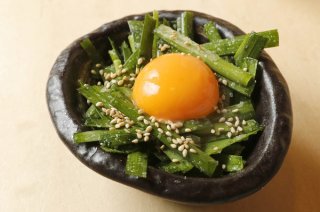 火を使わない簡単スタミナメニュー「生ニラのゴマ塩和え」