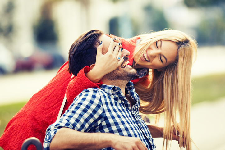 “あざとさ”に知性を感じる男性も…（写真:iStock）