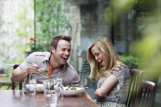 隙がない女性はモテない？ 男性のために「スキ」を作る方法