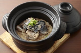 お酒にも合う「さば缶ごはん」 土鍋で炊くとさらに美味しい