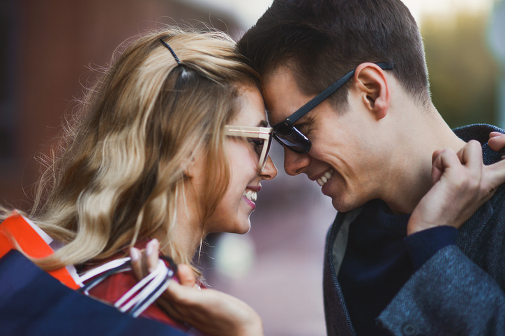 自分にとって理想の相手を見つける方が幸せ（写真:iStock）