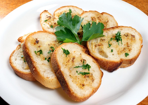 合うお酒＝軽めの白ワイン／（Ｃ）コクハク