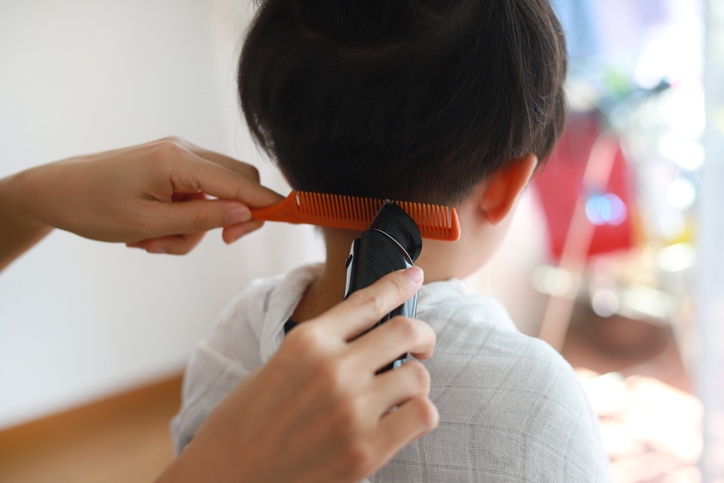 母親に相談もせずに髪を切るなんて！（写真:iStock）