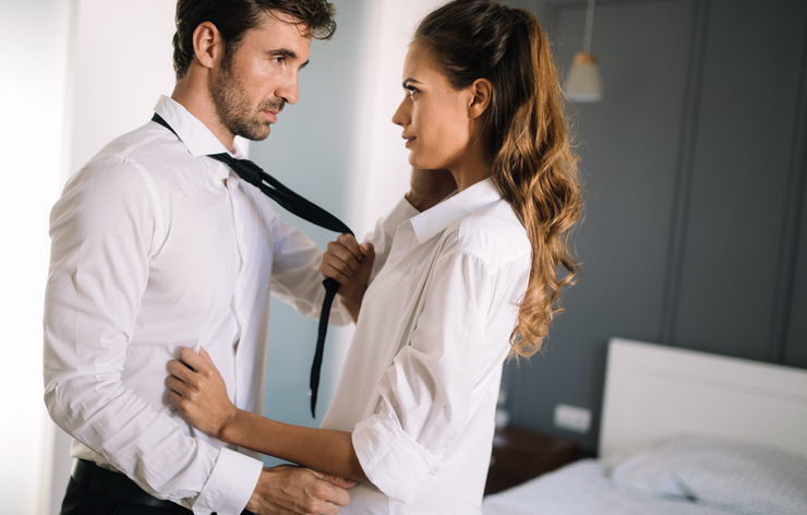 好きすぎて行動を問い詰めてしまったり…（写真:iStock）