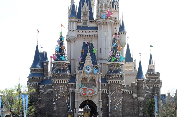 記念日デートでディズニーランドに行ったら…（Ｃ）コクハク