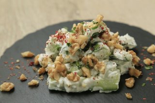 キュウリをおしゃれに「キュウリとゴルゴンゾーラの前菜」