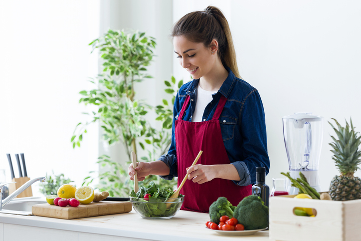 恋人は明るくてポジティブで料理上手（写真:iStock）