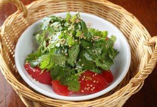 赤と緑が目にも鮮やか 「トマトパクチー」で残暑を乗り切る