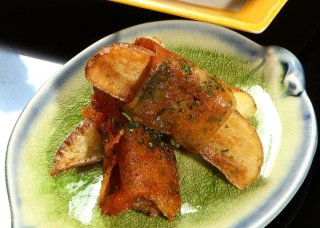 どんなお酒にも合う万能選手「フライドポテトのチーズ巻き」