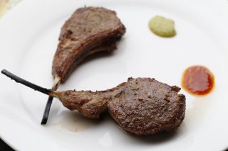 「タンドリーラム」じっくりと漬け込んだスパイスが香る