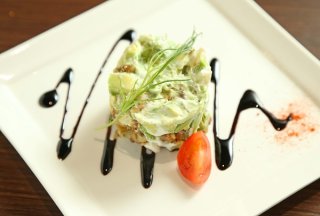 クルミの食感が楽しい「アボカドとクルミのマスカルポーネ」