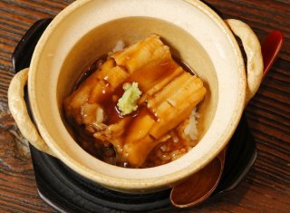 「穴子おこわ」ちょっとお腹に入れたいときの“おしのぎ”に