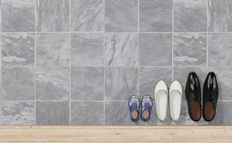 靴を揃えるという当たり前の行為が…（写真:iStock）