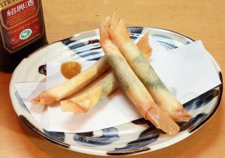 「鶏ササミ春巻き」2度揚げすることでパリッとした食感に