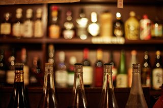 都会男子にスナックがブーム?おしゃれな20代男子が集うワケ