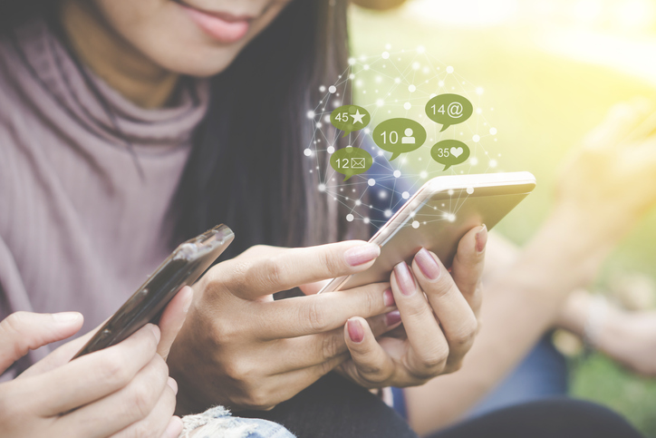 楽しいはずのSNSが…（写真:iStock）