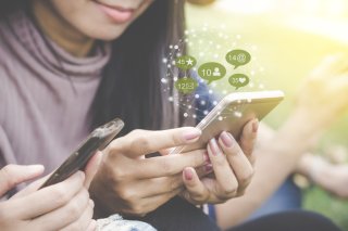 SNSに疲れた女性が急増中! SNS疲れの原因と賢い対処法3つ