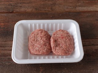 市販ではなく、お手製のハンバーグをリメークしてもOK（写真:ぐっち夫婦）