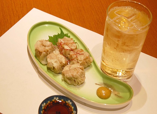 合うお酒＝ハイボール（Ｃ）コクハク