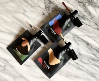 お泊りデートの予感 バッグに忍ばせたい“極小”優秀コスメ3選