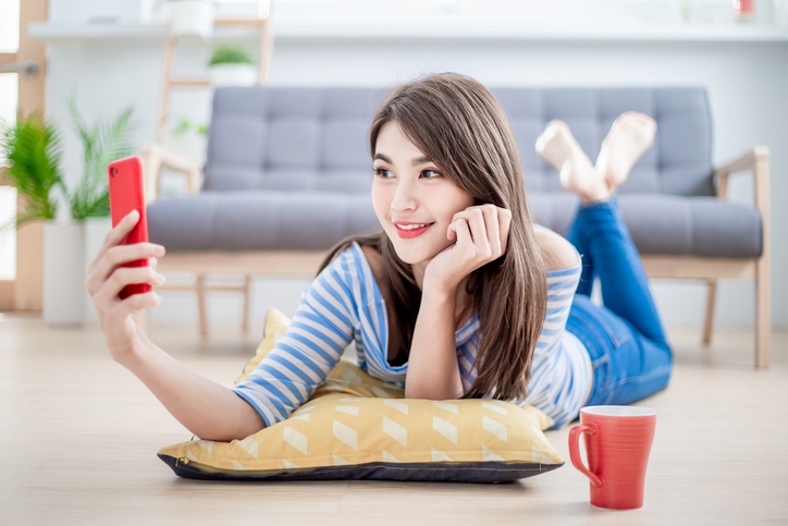 写真を盛るのはお互いさまだけど（写真:iStock）