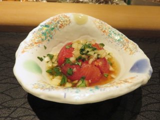 すし酢を使ってまろやかな味に「トマトとバジルのマリネ」