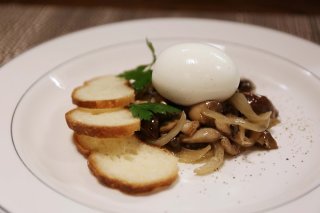 「きのこのマリネ 半熟卵添え」一晩寝かせてマイルドな味に