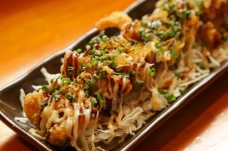 「鶏のタコ焼き風」ソースとマヨネーズとかつお節で風味良し