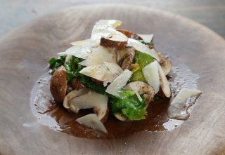 2つの新食感「生マッシュルームとプチヴェールのサラダ」