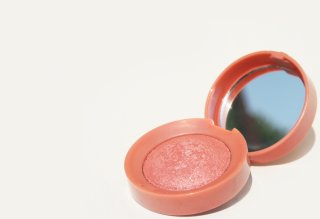 腫れぼったさゼロ！「涙袋×ピンク」でモテる瞳のつくり方