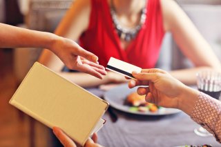 ときには素直に奢られた方がいいことも（写真:iStock）