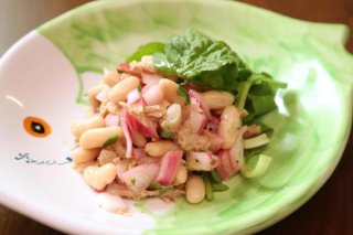 「トンノ・エ・ファジョーリ」ツナ缶と白いんげん豆のサラダ