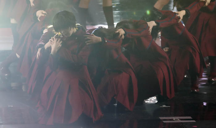 「不協和音」の“僕”から田村の手を握り返し“平手友梨奈”に戻る瞬間（C）日刊ゲンダイ