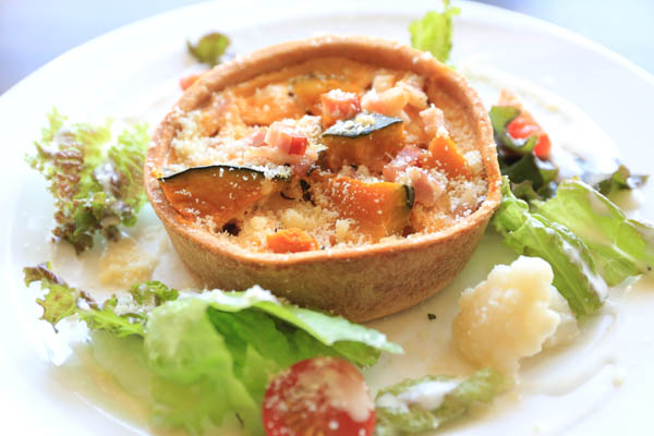 合う酒＝白ワイン、サングリア（Ｃ）コクハク