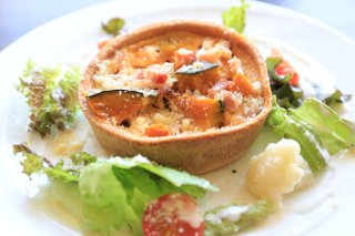 「カボチャとベーコンのキッシュ」おひとりさまにいいサイズ